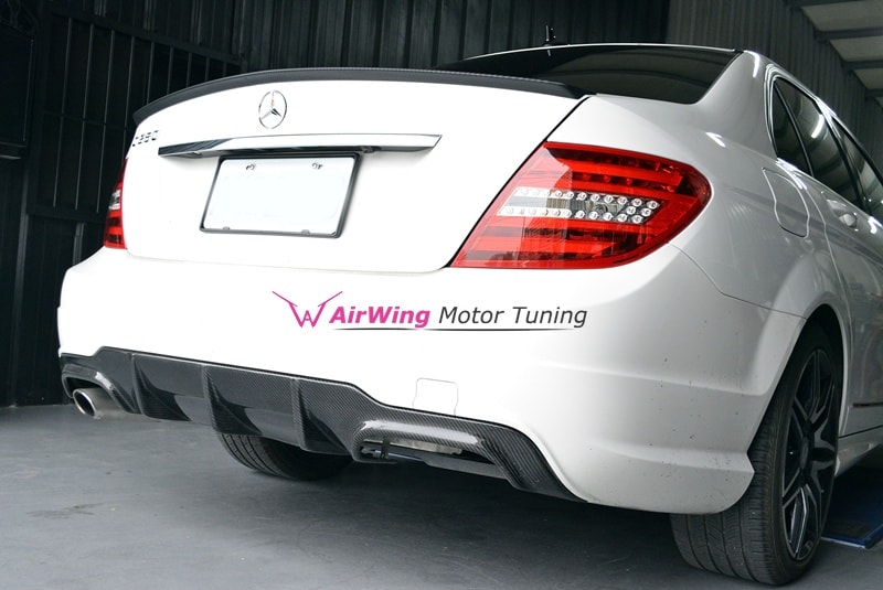 W204 (2011~) – C63 style Carbon Rear Diffuser 1